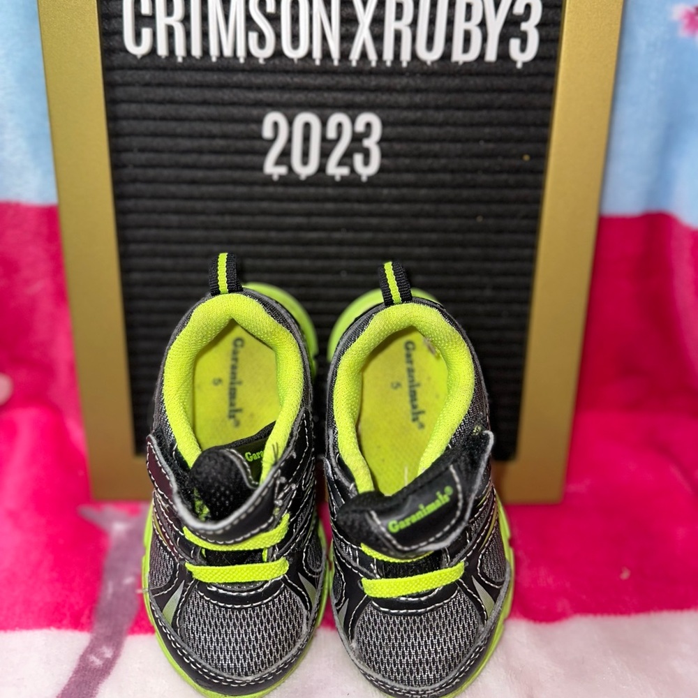 Like new Toddler Boys Sneakers. Size 5